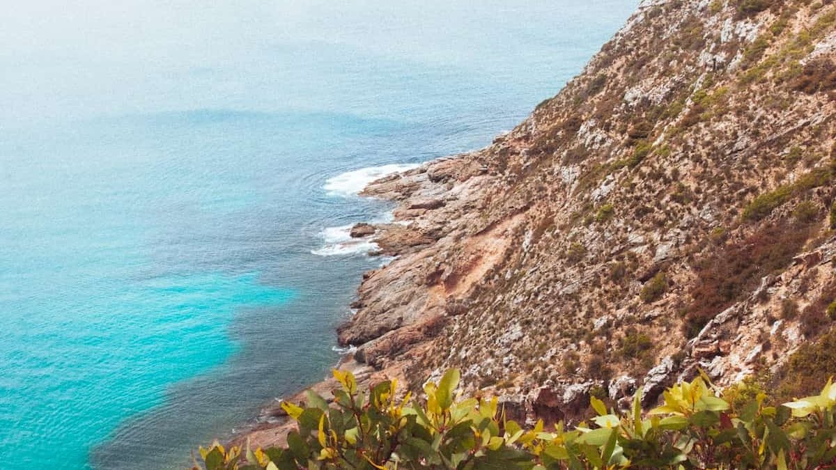 A picture of the Port Lincoln coast, a popular stop along the Adelaide to Perth road trip.