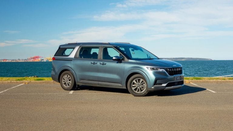 Tom's Kia Carnival, a perfect option for the trip from Mudgee to Dubbo