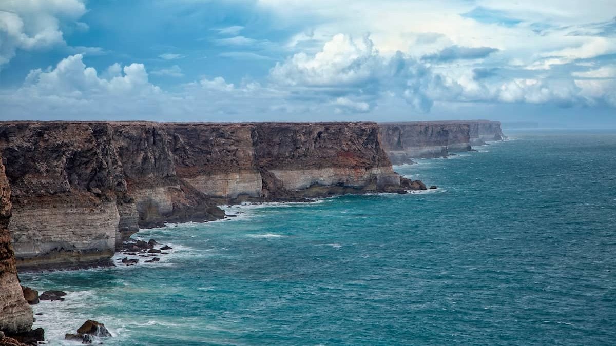 A photo of the Great Australian Bight, a once in a lifetime stop along the Perth to Melbourne road trip.