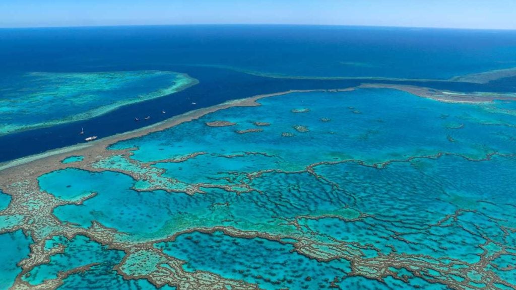 Best road trips in Queensland. Great Barrier Reef