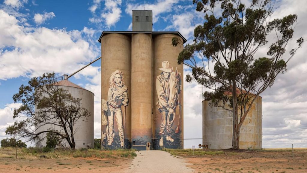 Silo trail Victoria road trip. Rosbery silo art by Kaff-eine
