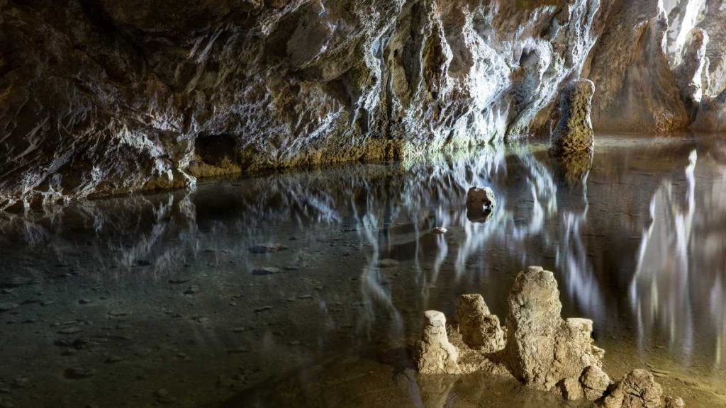 Yarrangobilly Caves