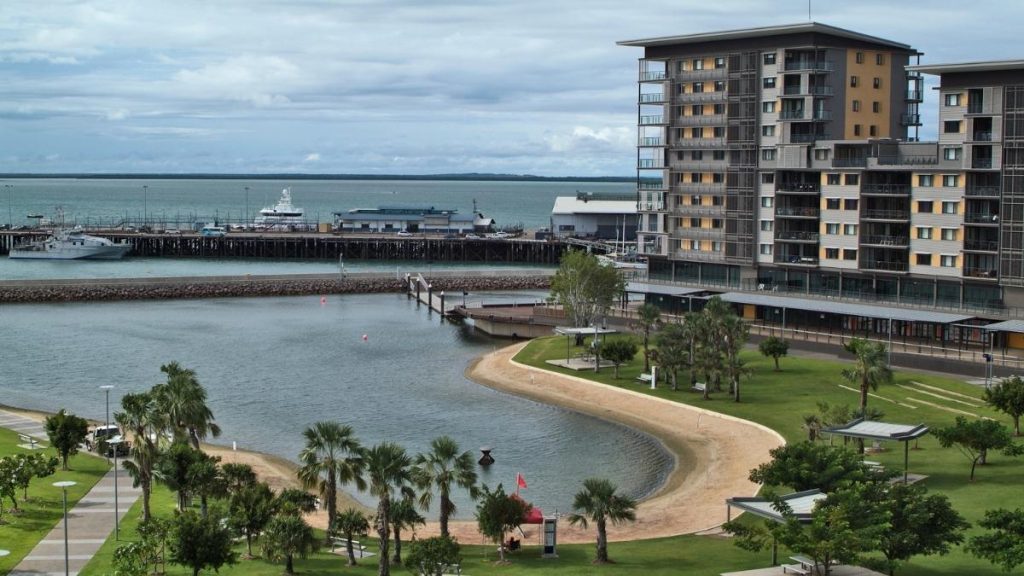 Melbourne to Darwin travel guide. Darwin, Australian Northern Territory