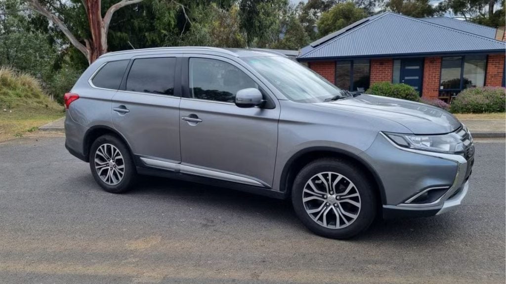Mitsubishi Outlander 4x4 rental in Tasmania on Turo