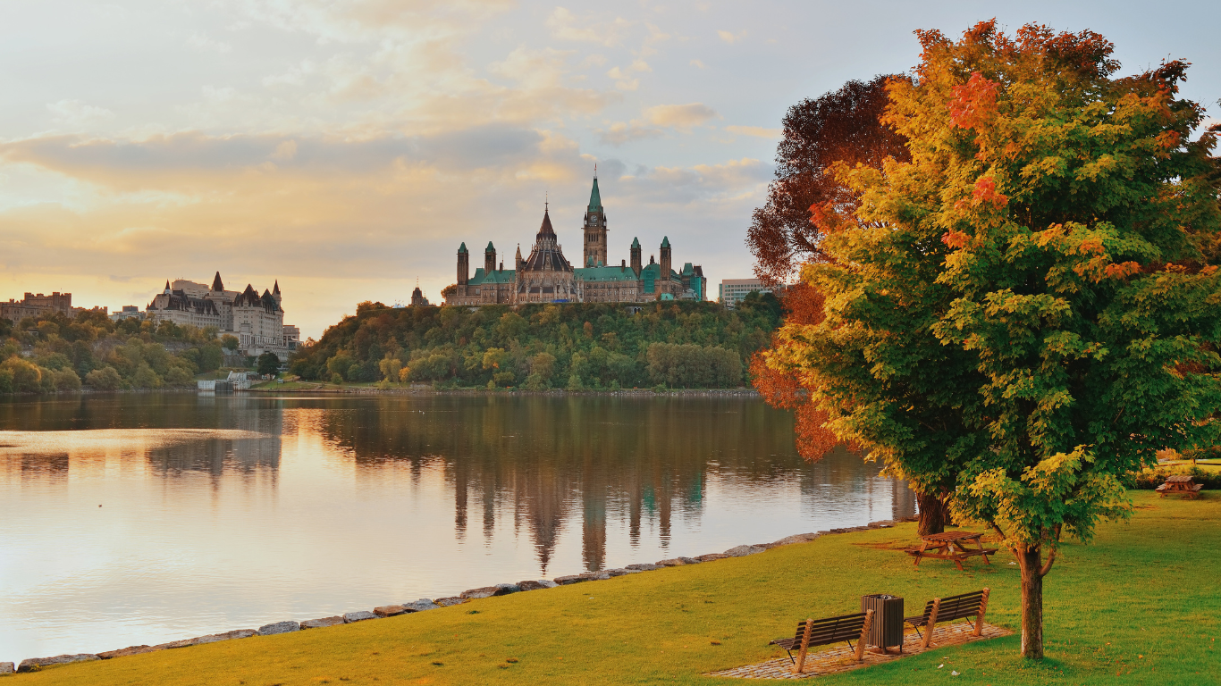 Best spots to stop on the drive from Toronto to Ottawa.