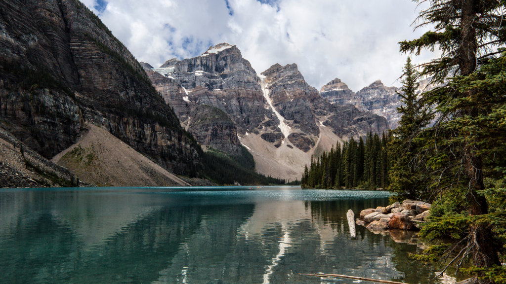 Edmonton to Vancouver drive: The ultimate road trip guide. Banff National Park, BC.