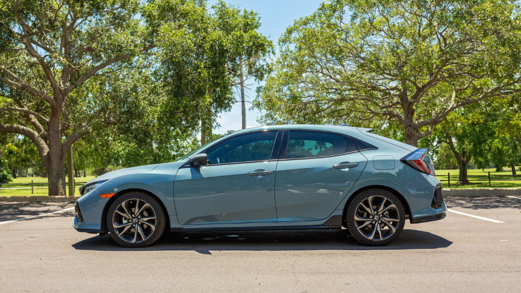 Browse Turo for the best car rentals for the Toronto to Orlando drive.