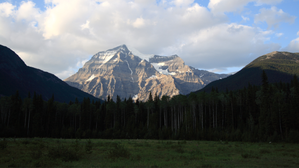 Vancouver to Jasper drive The ultimate road trip guide. Mount Robson, AB
