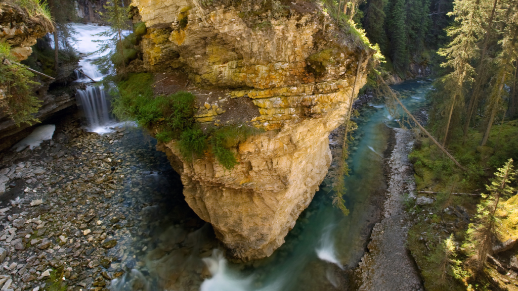 Top things to do in Alberta - best Alberta hikes Johnston Canyon to Ink Pots, Banff