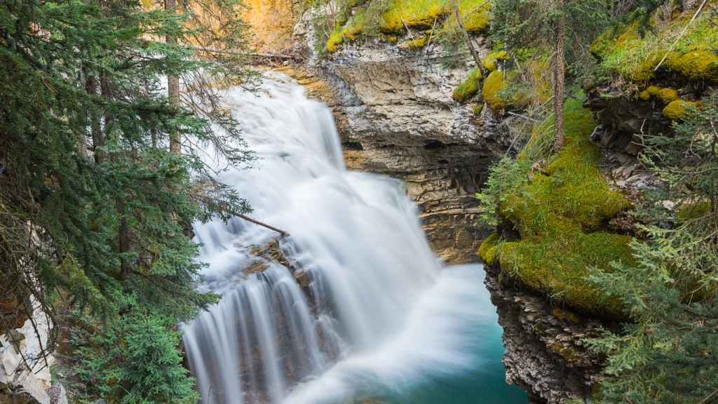 Top things to do in Banff - best Banff hikes Johnston Canyon to Upper Falls