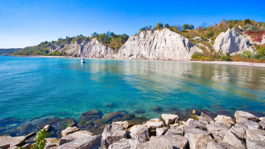 Top things to do in Toronto - best hikes near Toronto Scarborough Bluffs Trail – Bluffer’s Park
