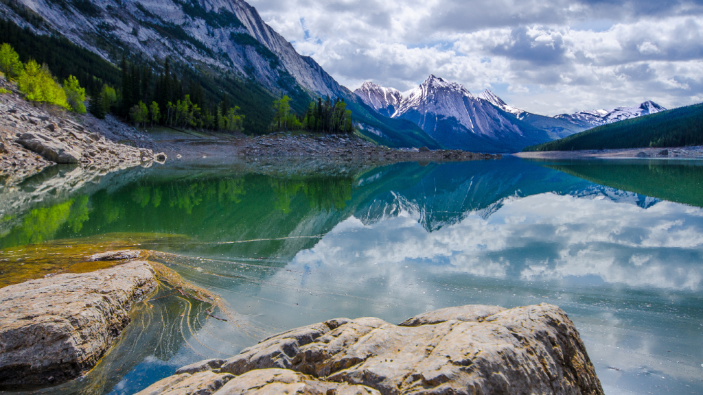 Edmonton to Jasper drive The ultimate road trip guide Maligne Lake