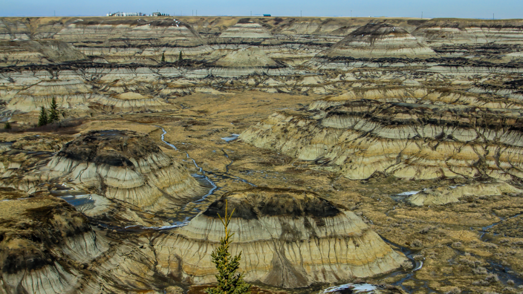Calgary to Drumheller drive: The ultimate road trip guide: Horseshoe Canyon.

