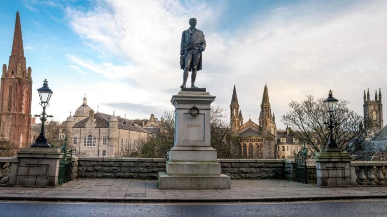Robert Burns status in Aberdeen