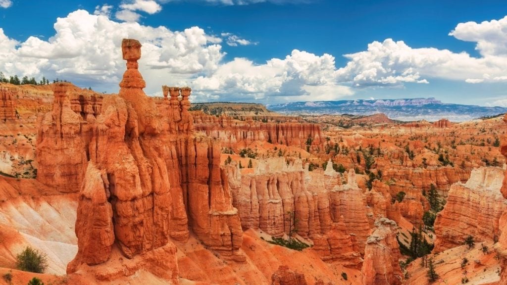 Las Vegas to Grand Canyon road trip. In photo: Bryce Canyon National Park, Bryce Canyon City, Utah