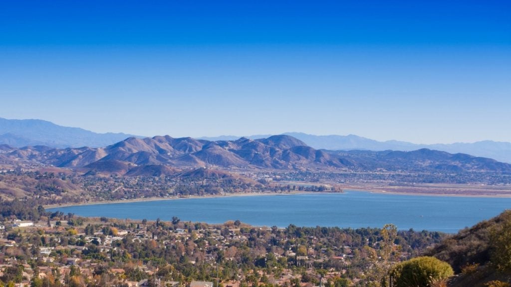 San Diego to Las Vegas drive. In photo: Lake Elsinore, Lake Elsinore, California