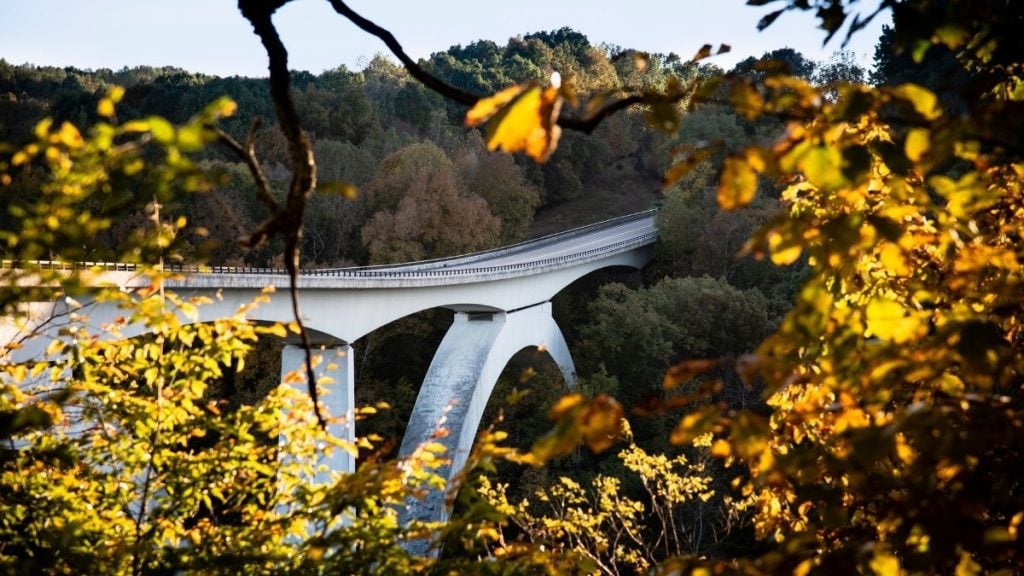 Memphis to Atlanta drive. In photo: Natchez Trace Parkway, Nashville, Tennessee