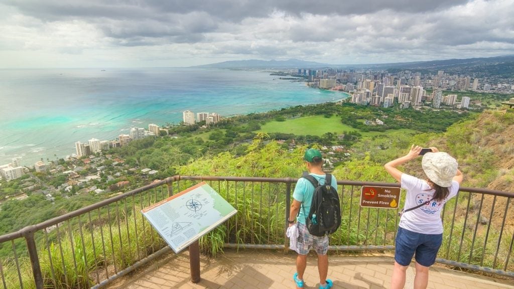 How long does it take to drive around O‘ahu? In photo: Diamond Head State Monument, Honolulu, Hawaii