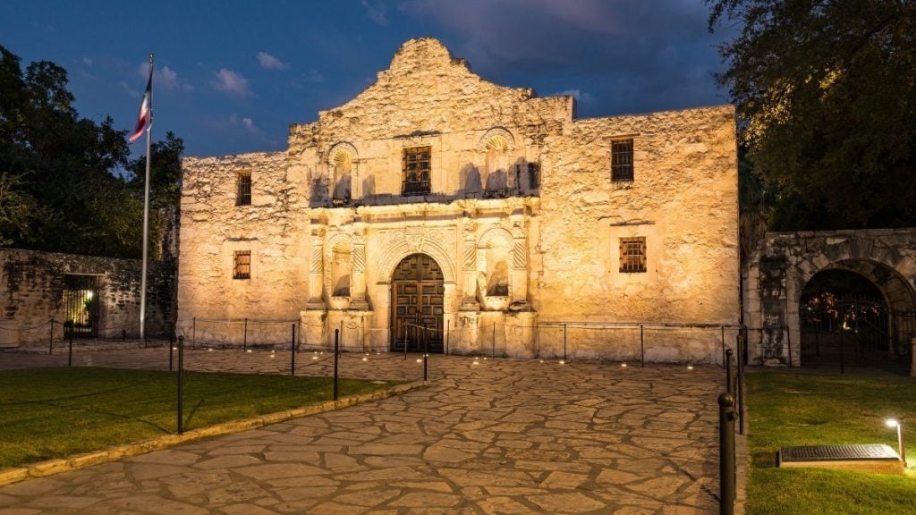 Dallas to San Antonio drive. In photo: The Alamo, San Antonio, Texas