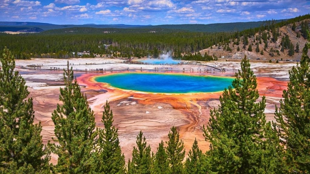 Things to see in Wyoming. In photo: Grand Prismatic Spring, Yellowstone National Park, Wyoming
