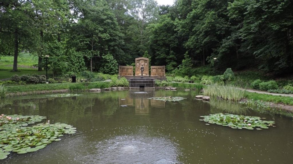 The 10 best places to see in Pittsburgh. In photo: George Westinghouse Memorial, Pittsburgh, Pennsylvania
