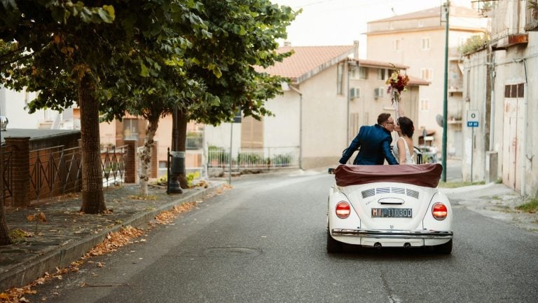 How to book a vintage car for a wedding