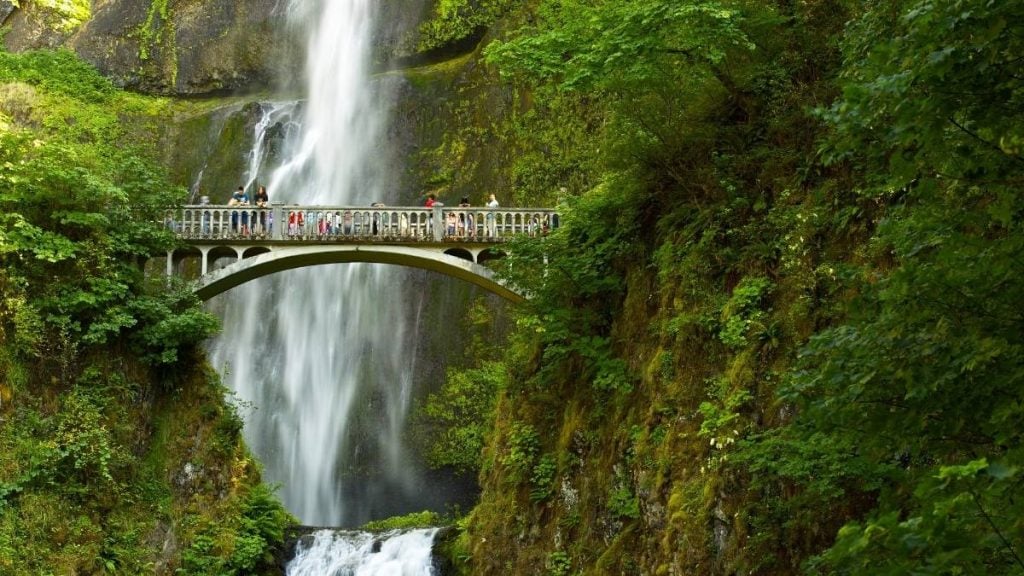 The best day trips from Portland, Oregon. In photo: Multnomah Falls, Columbia River Gorge, Oregon