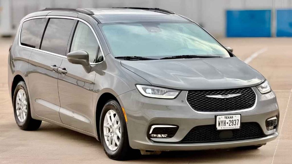 Chrysler Pacifica rental in United States on Turo