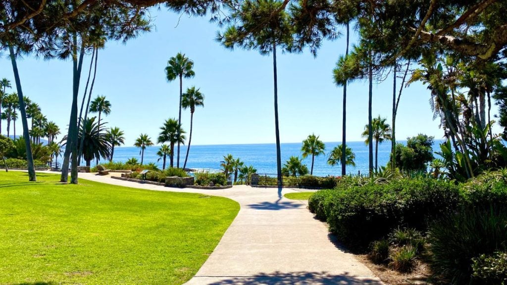 The best day trips from Long Beach, CA. In photo: Heisler Park, Laguna Beach, California