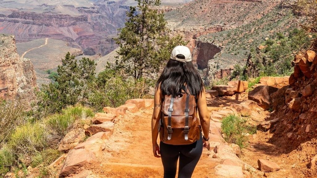 The best things to see in Arizona. In photo: Bright Angel Trail, Grand Canyon Village, Arizona
