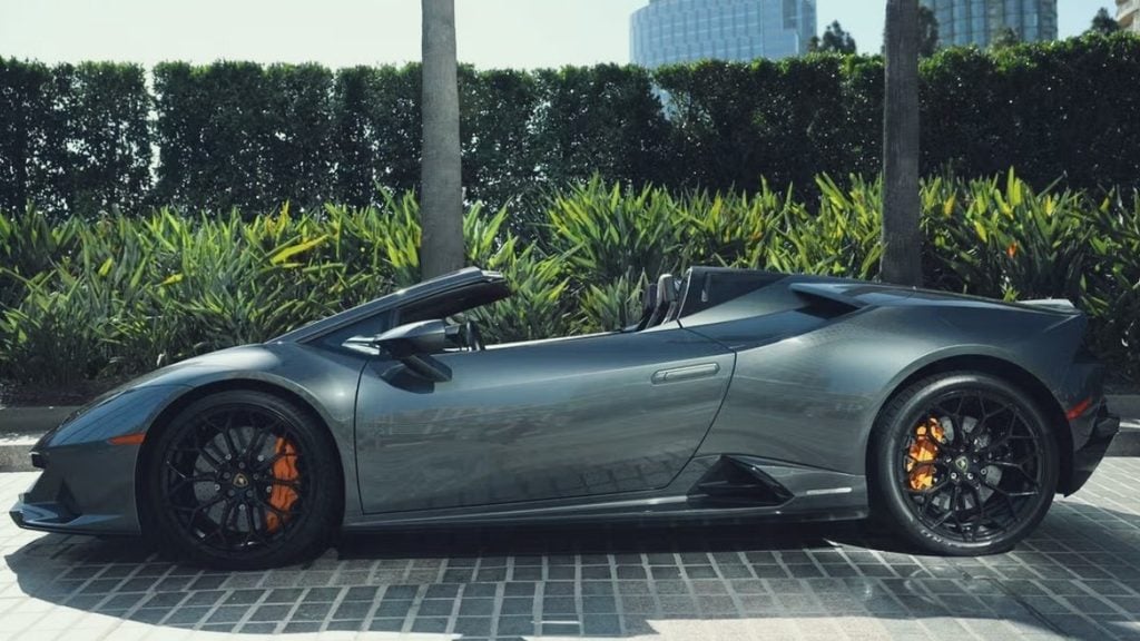Lamborghini Huracán EVO Spyder side profile with a low-slung, sculpted design.