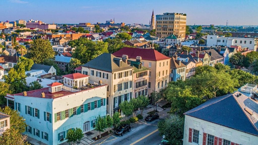 The best romantic weekend getaways. In photo: Rainbow Row, Charleston, South Carolina